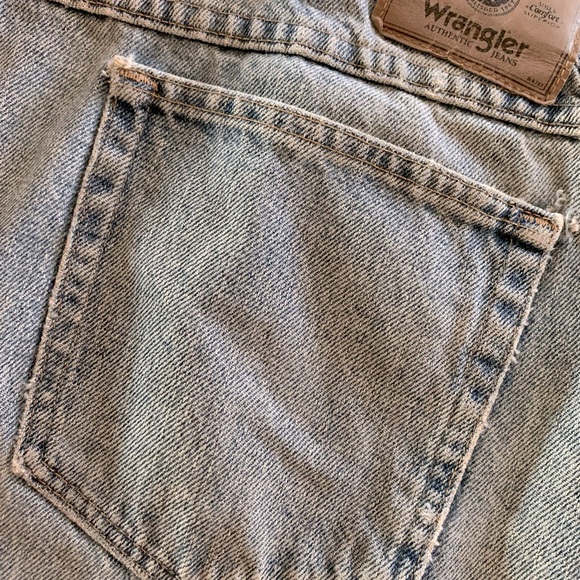 Wrangler 42X30 Mens Blue Jeans Light Wash. Straight Cut. Very Good Condition - Picture 5 of 12